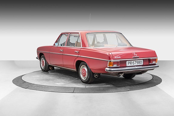 Mercedes-Benz 230/8 4 of 5