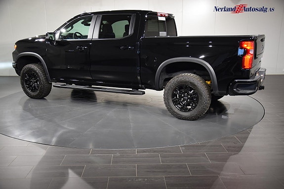 Chevrolet Silverado 4 of 5