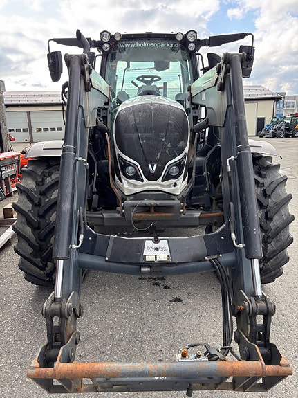 Valtra N154 Versu, vinterpakke, laster lite timer! 2017, kr 797 000,-