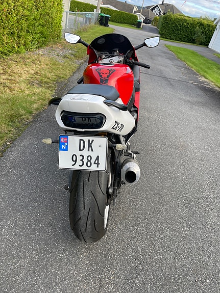Kawasaki Ninja ZX-7R 3 of 8