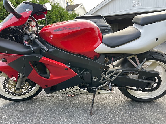 Kawasaki Ninja ZX-7R 8 of 8