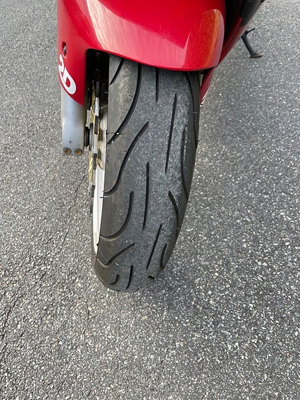 Kawasaki Ninja ZX-7R 5 of 8