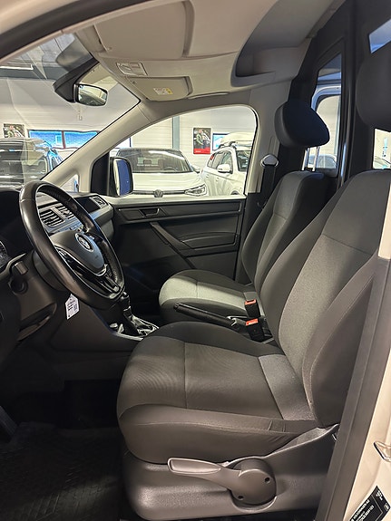 Volkswagen Caddy Maxi 16 of 23