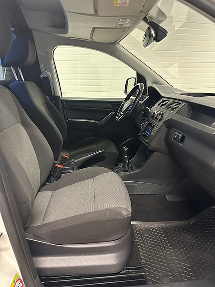 Volkswagen Caddy Maxi 18 of 23
