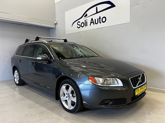 Volvo V70 2 of 5