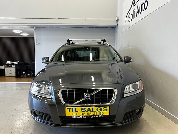 Volvo V70 3 of 5