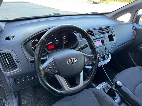 Kia Rio 22 of 30