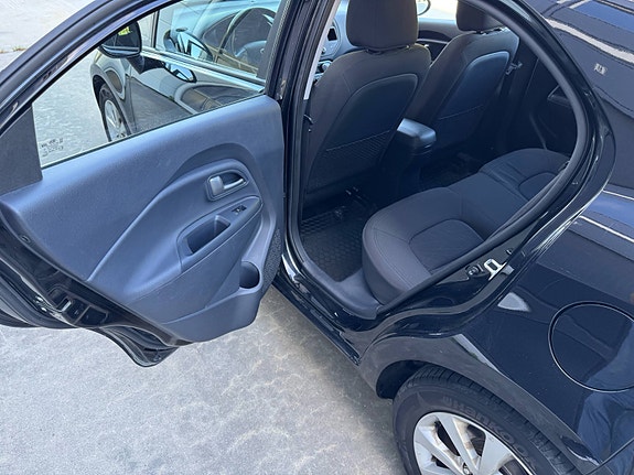Kia Rio 24 of 30