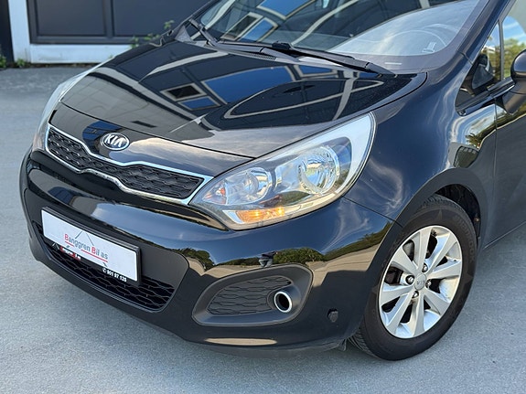 Kia Rio 9 of 30