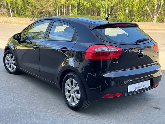 Kia Rio 12 of 30