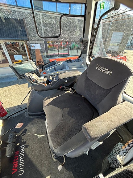 Valtra T234 Direct, fronthydraulikk, kun 3700 t. Nye dekk 2018, kr 1 249 000,-