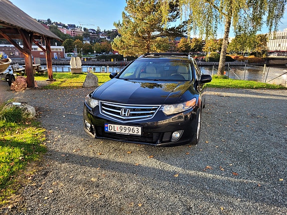 Honda Accord 3 of 28