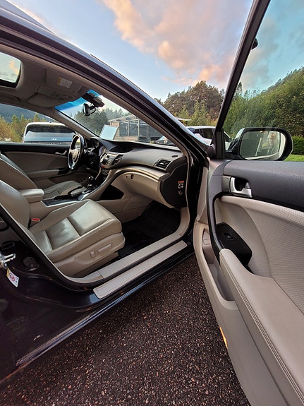 Honda Accord 10 of 28