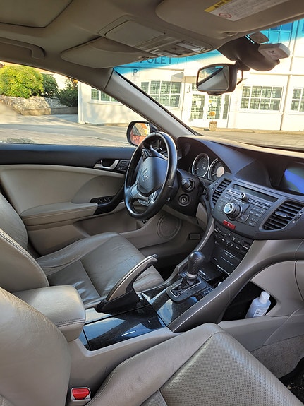 Honda Accord 9 of 28