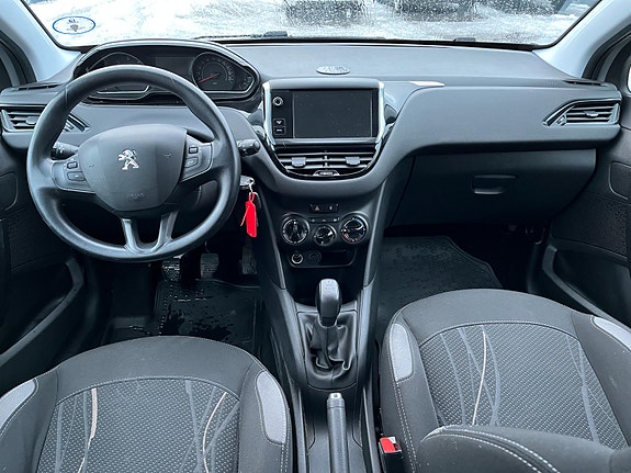 Peugeot 208 8 of 16