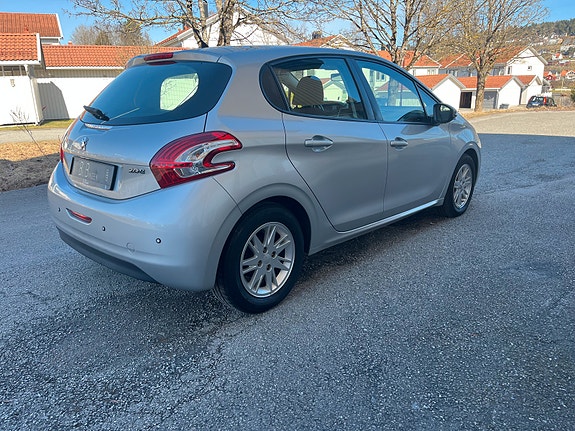 Peugeot 208 5 of 16