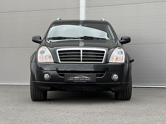 SsangYong Rexton 2 of 5