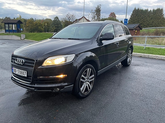 Audi Q7 2 of 30