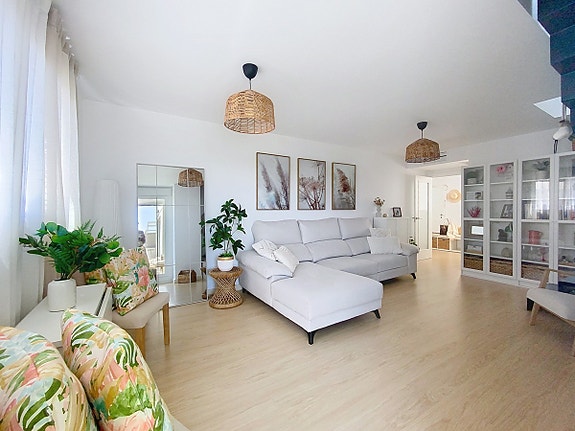 Moderne duplex-penthouse i Estepona sentrum | 70 m² takterrasse og basseng på taket