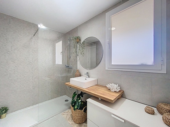 Moderne duplex-penthouse i Estepona sentrum | 70 m² takterrasse og basseng på taket