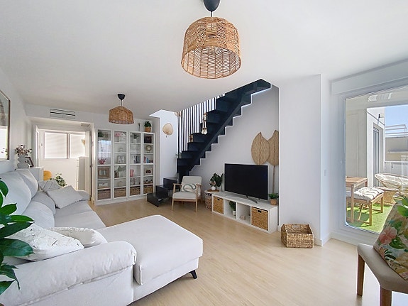 Moderne duplex-penthouse i Estepona sentrum | 70 m² takterrasse og basseng på taket