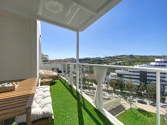 Moderne duplex-penthouse i Estepona sentrum | 70 m² takterrasse og basseng på taket