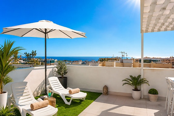 Moderne duplex-penthouse i Estepona sentrum | 70 m² takterrasse og basseng på taket