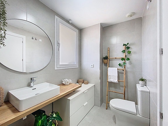 Moderne duplex-penthouse i Estepona sentrum | 70 m² takterrasse og basseng på taket