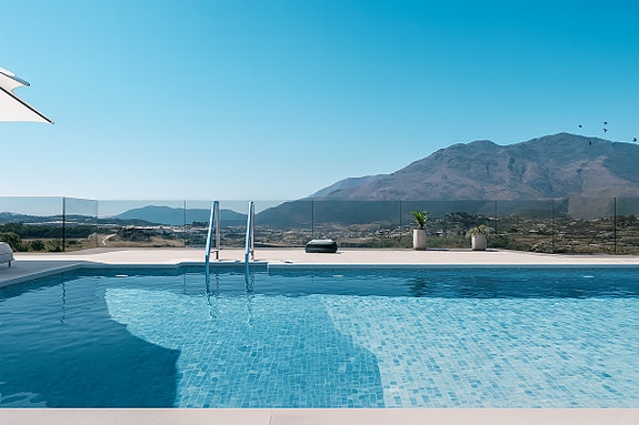 Moderne duplex-penthouse i Estepona sentrum | 70 m² takterrasse og basseng på taket