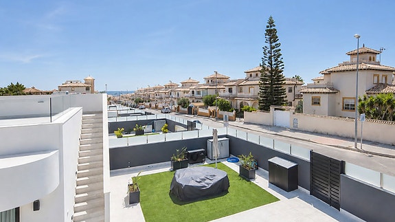Eksklusiv ny villa med privat basseng og hele 118 m² underetasje