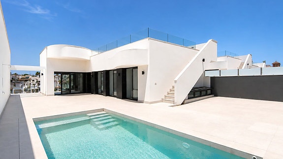 Eksklusiv ny villa med privat basseng og hele 118 m² underetasje