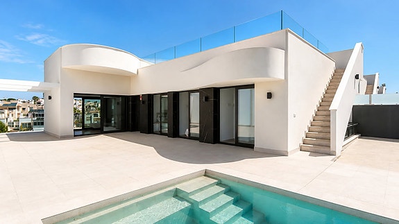 Eksklusiv ny villa med privat basseng og hele 118 m² underetasje
