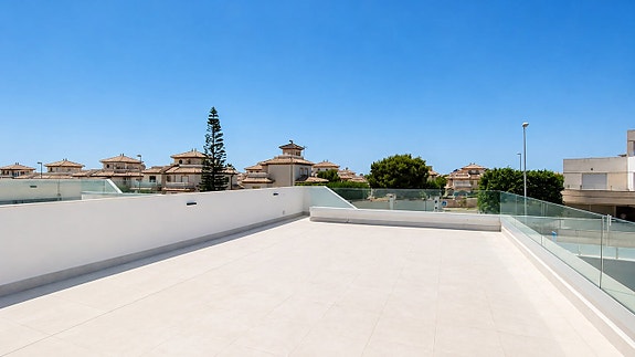 Eksklusiv ny villa med privat basseng og hele 118 m² underetasje