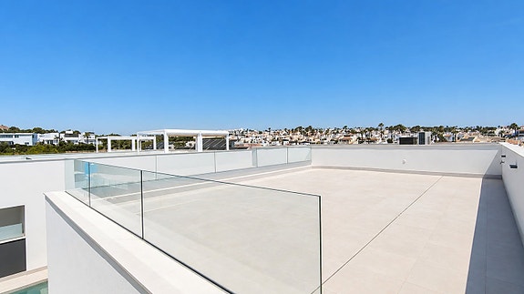 Eksklusiv ny villa med privat basseng og hele 118 m² underetasje