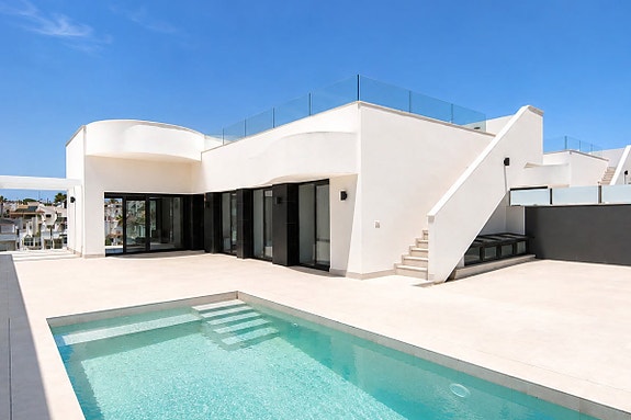 Eksklusiv ny villa med privat basseng og hele 118 m² underetasje