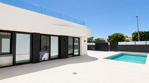 Eksklusiv ny villa med privat basseng og hele 118 m² underetasje
