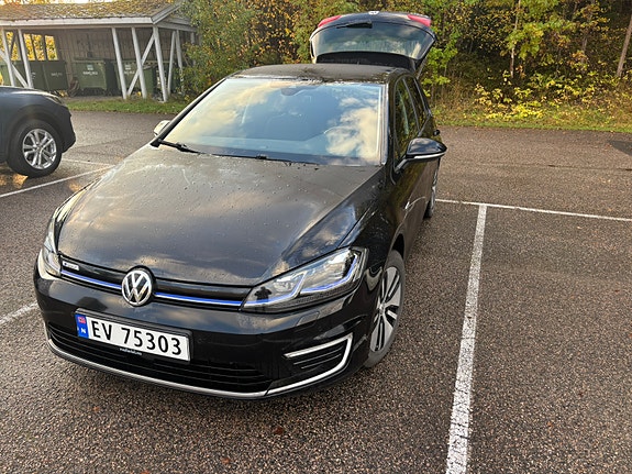 Volkswagen e-Golf VII 4 of 11