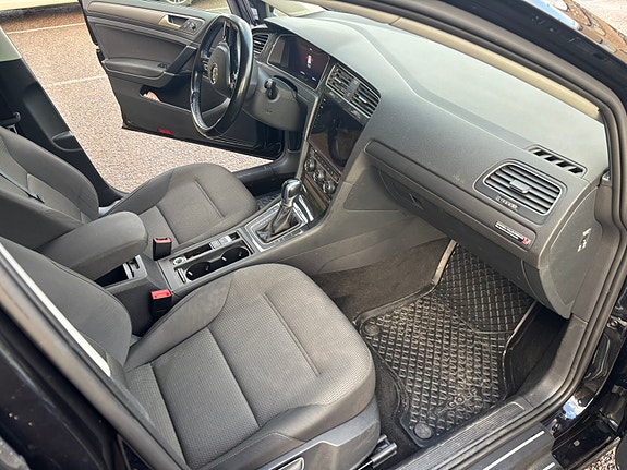 Volkswagen e-Golf VII 9 of 11