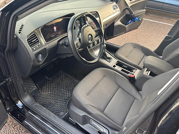 Volkswagen e-Golf VII 7 of 11