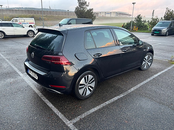 Volkswagen e-Golf VII 2 of 11