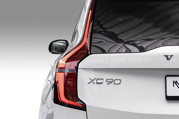 Volvo XC90 8 of 23