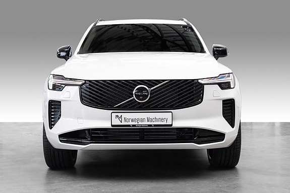 Volvo XC90 2 of 5
