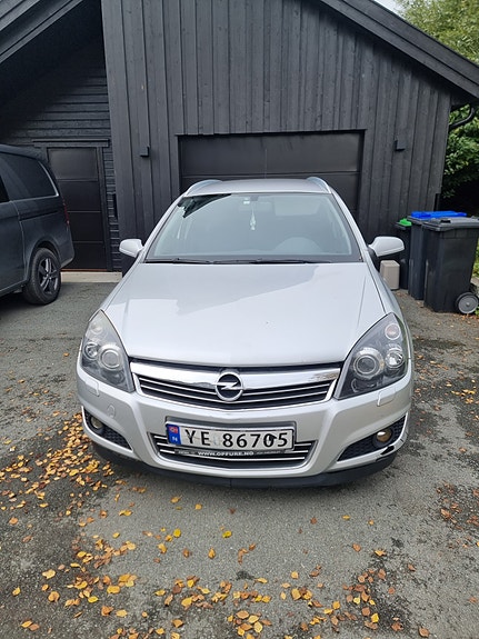 Opel Astra 2 of 5