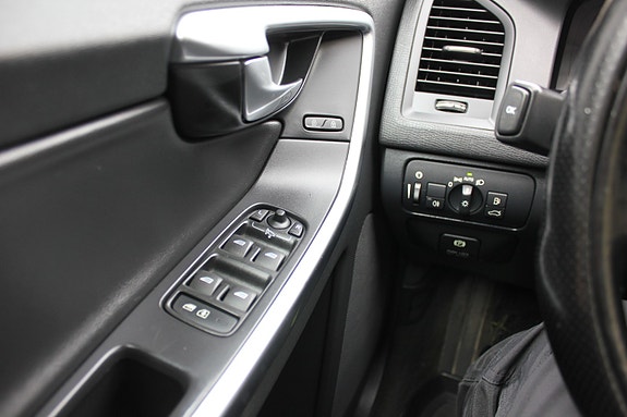 Volvo XC60 25 of 29