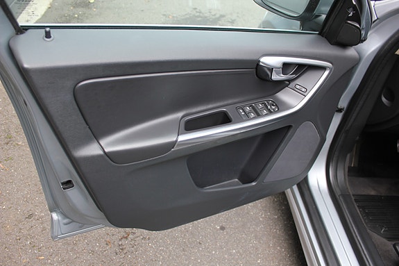 Volvo XC60 17 of 29