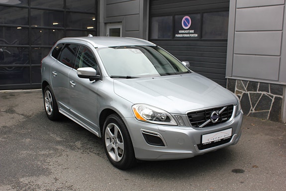 Volvo XC60 8 of 29