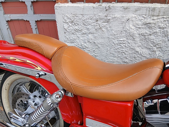 Harley-Davidson FXDWG2, Dyna Wide Glide CVO 11 of 17