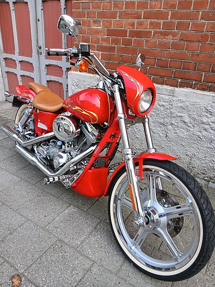 Harley-Davidson FXDWG2, Dyna Wide Glide CVO 4 of 5