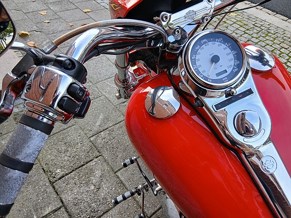 Harley-Davidson FXDWG2, Dyna Wide Glide CVO 10 of 17