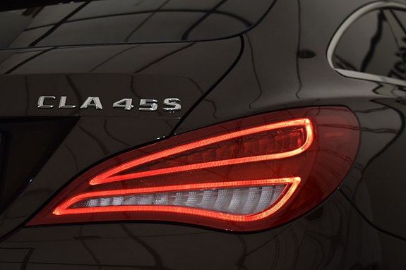 Mercedes-Benz CLA45 16 of 30